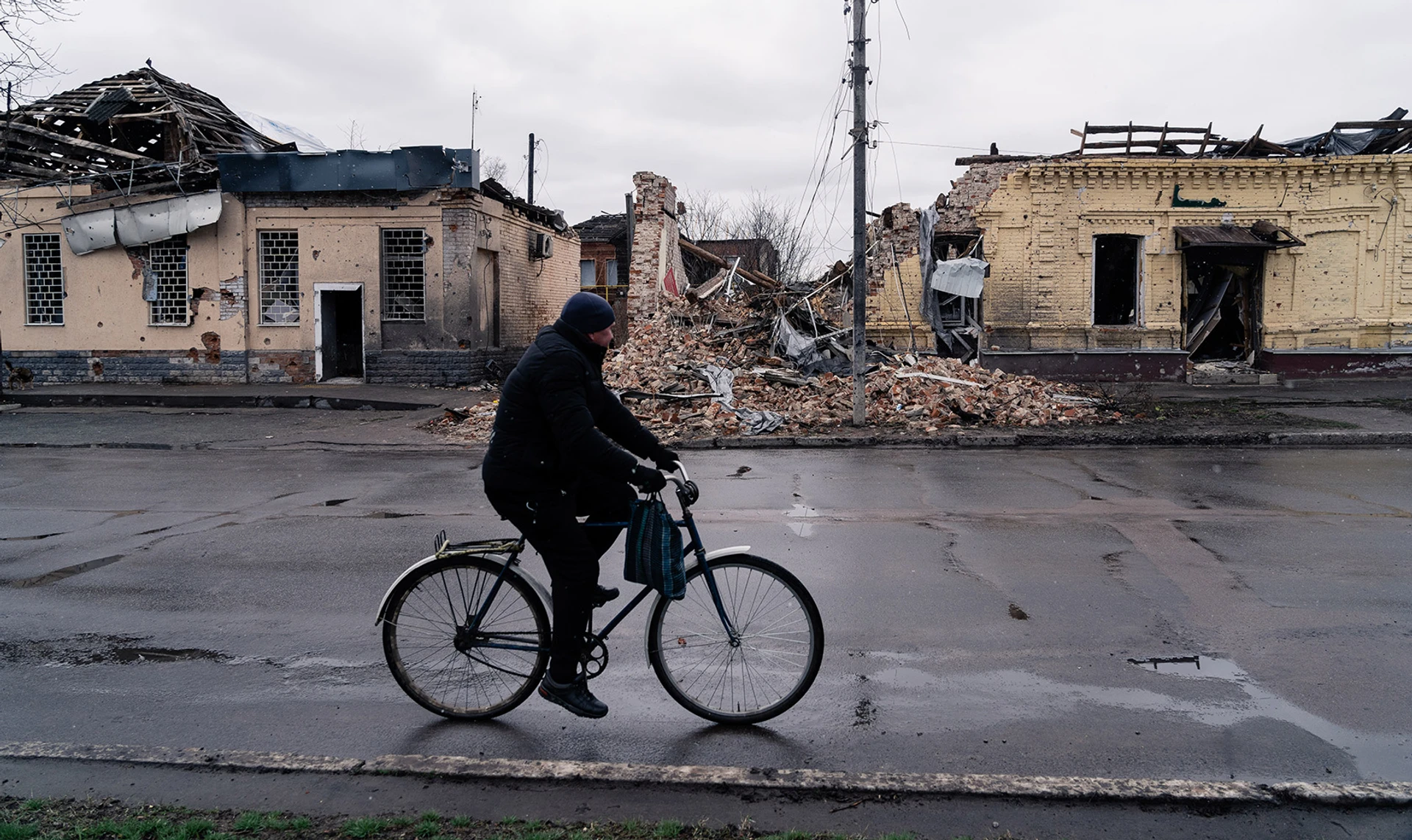Empty streets, pools of blood and memories of a failed collaborator: life in liberated Vovchansk under constant fire