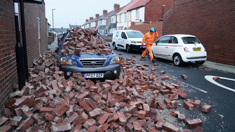 В Британии бушует шторм с дождями и снегопадами, есть погибшие