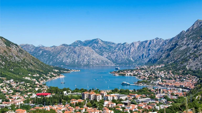 Чорногорія оприлюднила список іноземців, що отримали золоті паспорти – в ньому 6 українців