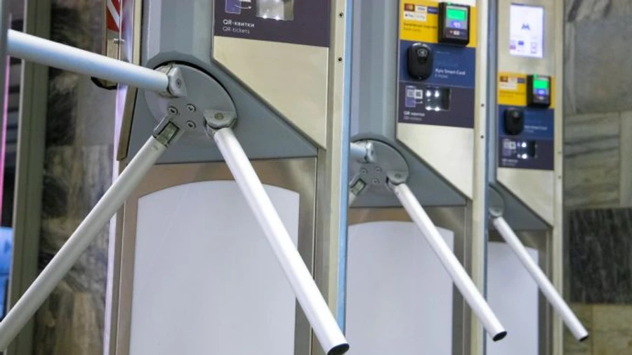Київське метро знову міняє турнікети та ставить вогнетривкі двері