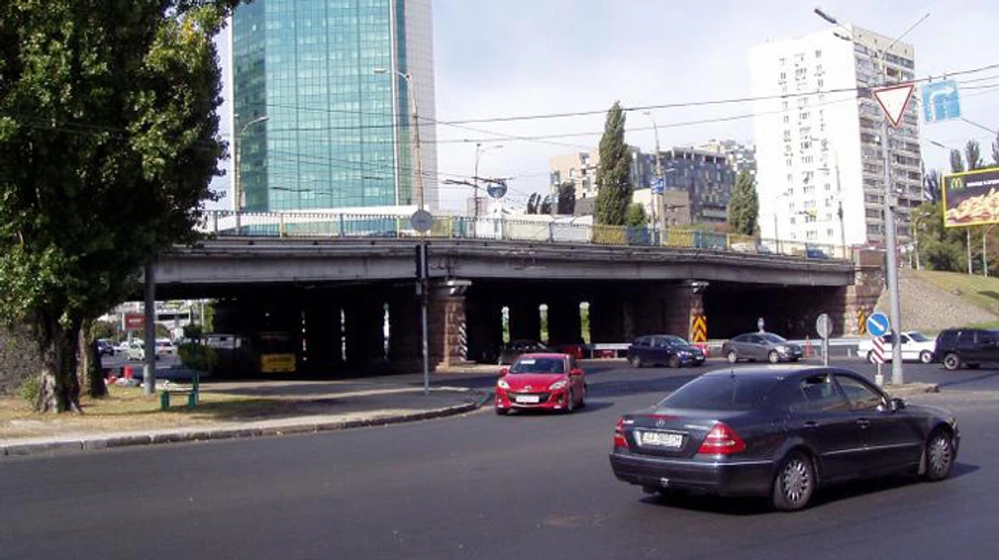 На Воздухофлотском мосту в Киеве на месяц ограничат движение