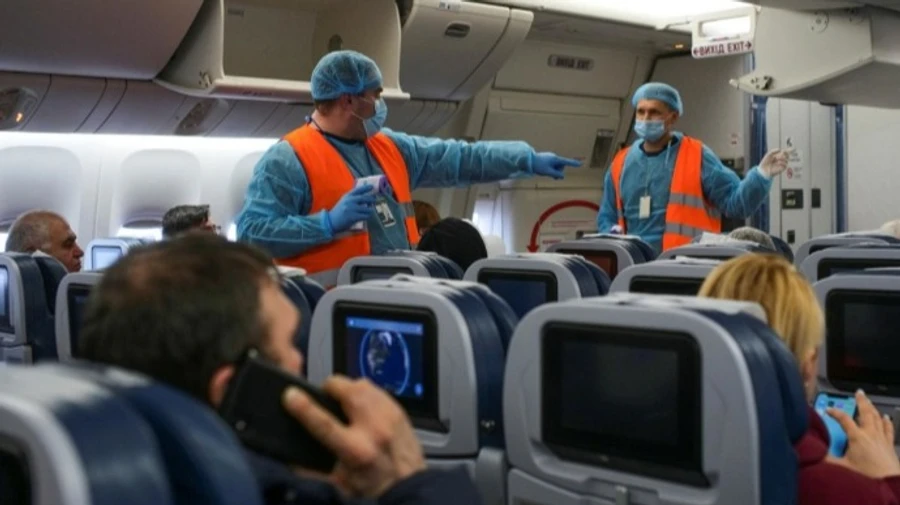 Додому спецрейсом із Франції повертаються 170 українців