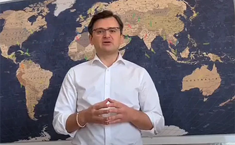 Кулеба обратился к украинцам, застрявшим за границей