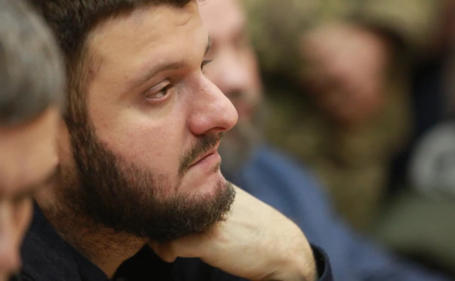 Суд повернув синові Авакова закордонний паспорт і зняв браслет