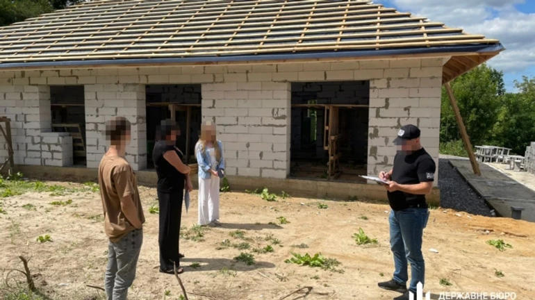 Ексначальник ДСНС на Вінничині змушував підлеглих будувати собі будинки – ДБР