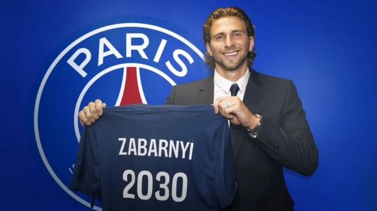 Ukrainian footballer Zabarnyi transfers to French PSG – video