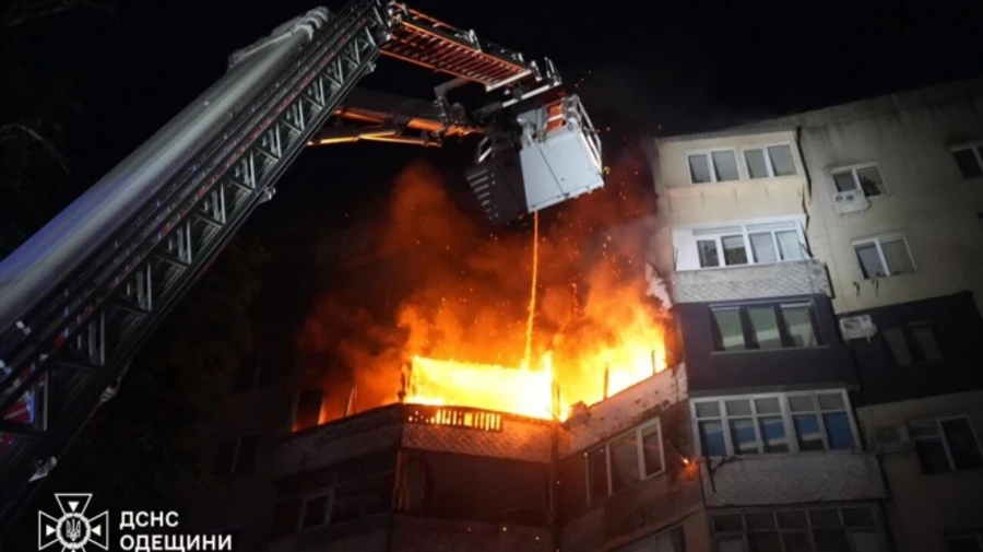 Из атакованной российскими БпЛА многоэтажки в Одессе спасатели эвакуировали 50 человек