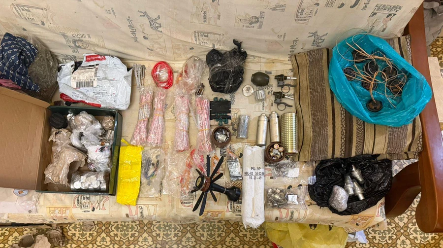 ДБР викрило сапера прикордонного загону, який з фронту переправляв вибухівку поштою