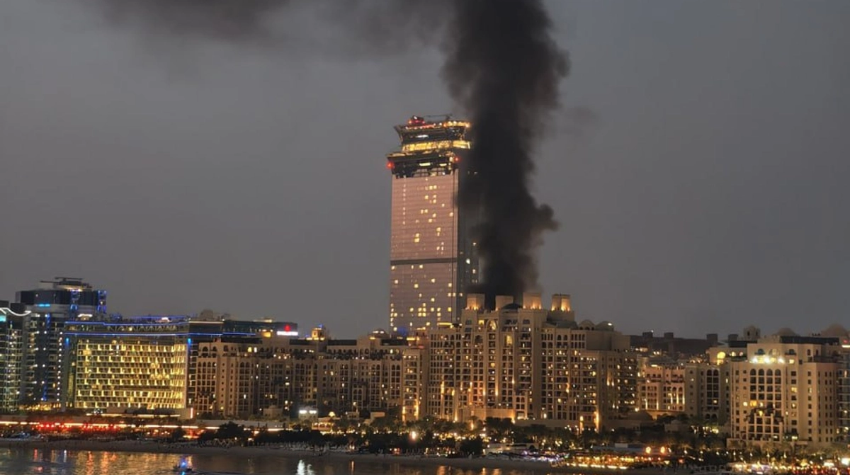 Dubai and Abu Dhabi hit by missiles: airports shut down, witnesses release debris footage, one dead