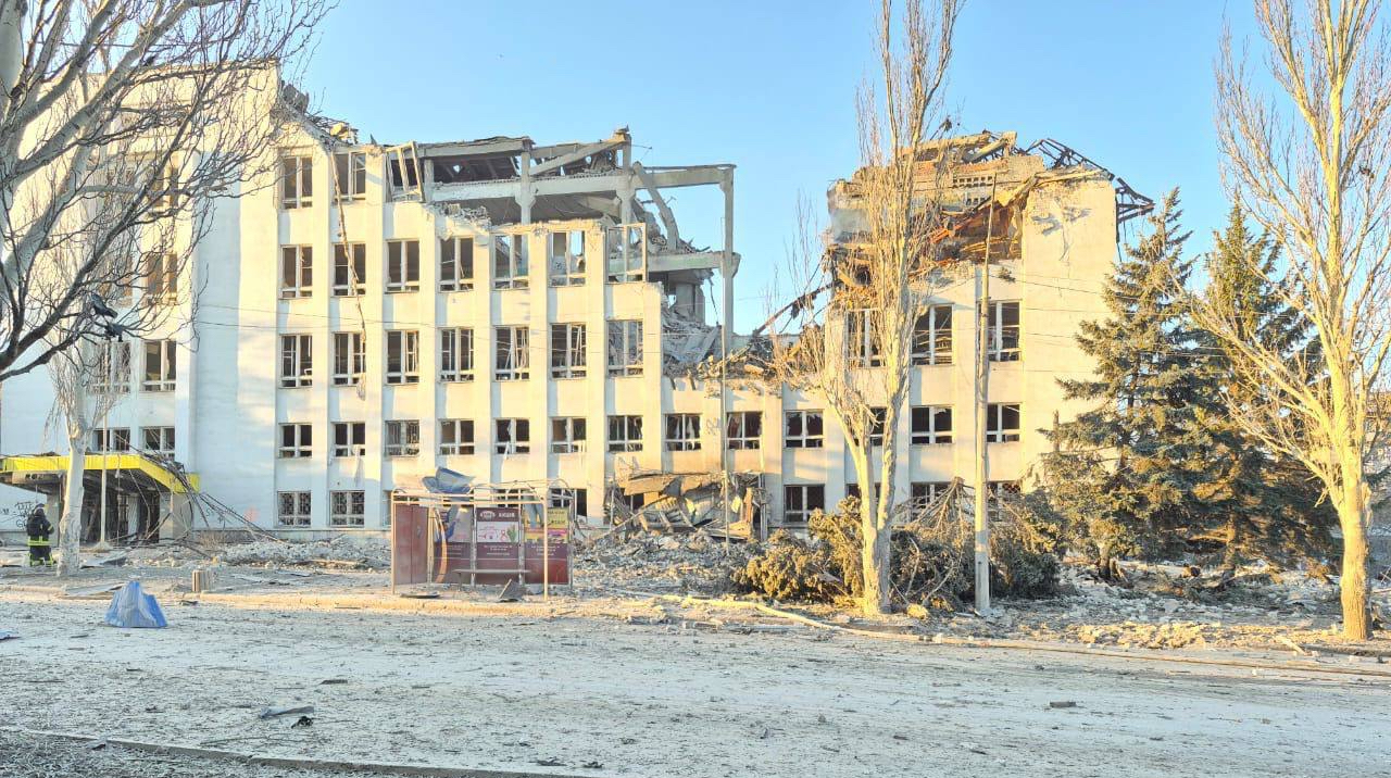 Russia attacks Ukrainian main post office in Kramatorsk