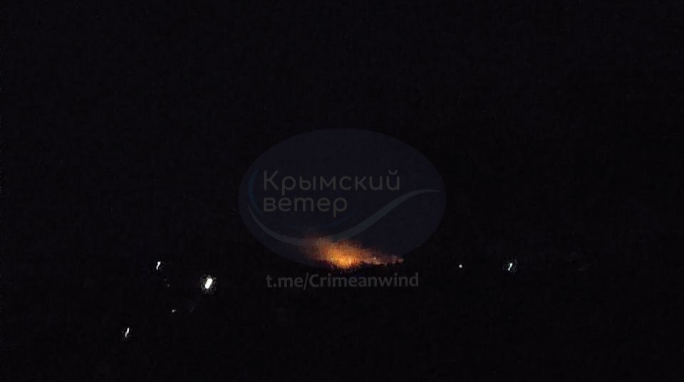 Окупанти перекривали Кримський міст, соцмережі повідомили про вибухи в Керчі