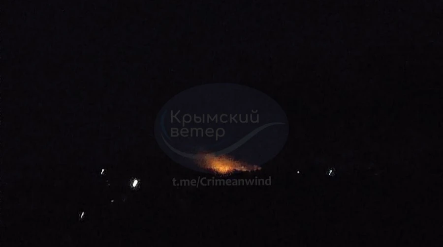 Оккупанты перекрывали Крымский мост, в соцсетях сообщили о взрывах в Керчи