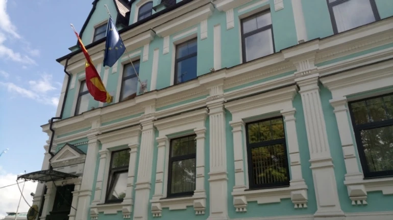 Посольства Іспанії та Італії призупинили роботу в Києві через ризик авіаударів