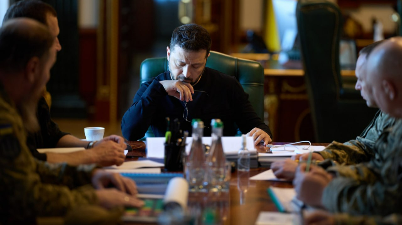 Президент заслухав доповідь головкома: говорили про посилення напрямків Слов’янська та Костянтинівки