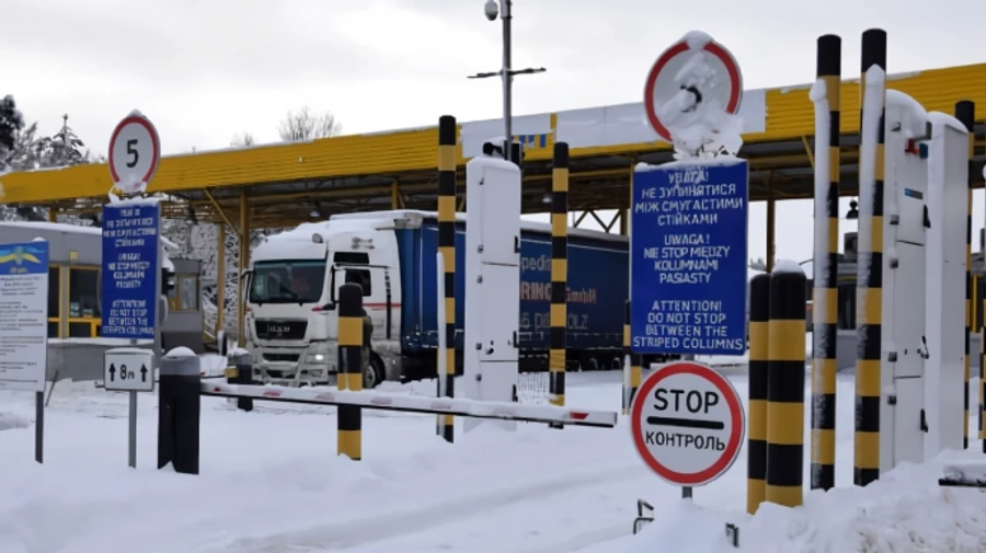 Poles decide to unblock Krakovets border checkpoint