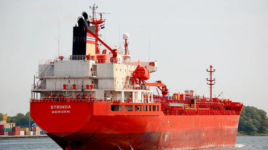 Хуситы ударили крылатой ракетой по танкеру в Красном море