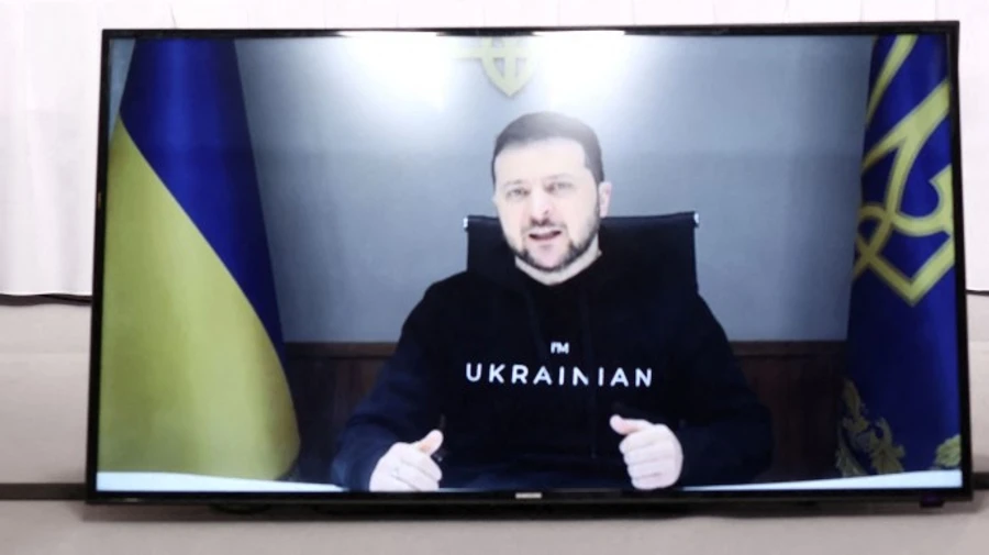 На границе с Беларусью поставили огромный экран: показывает соседям Бучу и Зеленского