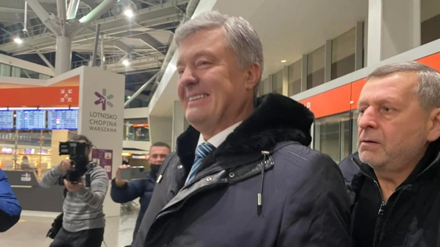 Порошенко прибув в аеропорт Варшави сідати на літак