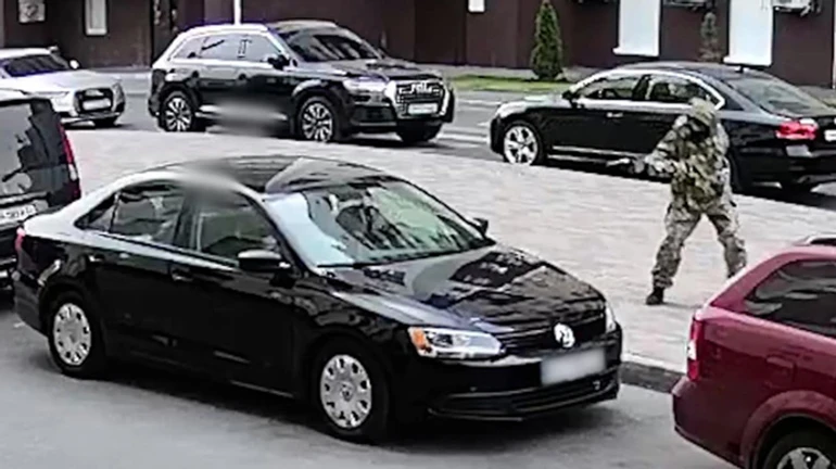 Чоловіка, який стріляв у родину під Києвом, затримали: шукали 40 діб 