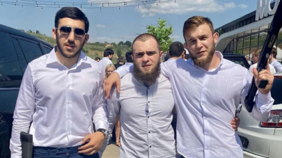 Гуляли свадьбу: под Одессой мужчины стреляли из автомата, полиция провела спецоперацию