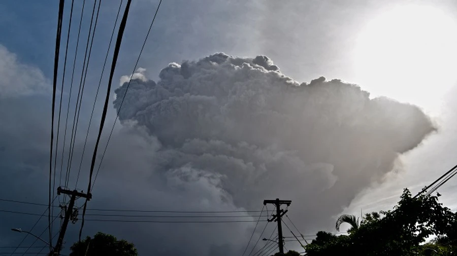 Через виверження вулкану на Карибах евакуювали 16 тисяч людей