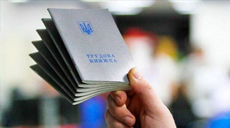 Как трудовым мигрантам получать пенсию в Украине и за рубежом