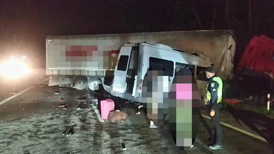 Під Києвом трапилася смертельна ДТП: 5 загиблих, 20 травмованих 