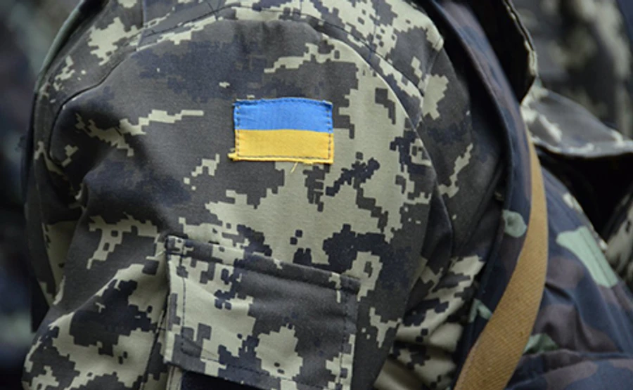 На Новый год ранены трое украинских военных - штаб