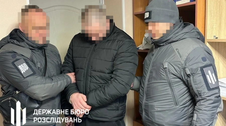 Собрал дань на 1 миллион с подчиненных: ГБР задержало подполковника 