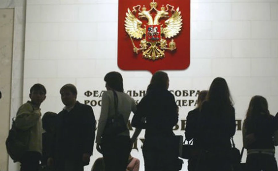 У Криму під вибори у Держдуму РФ студентів купують іменними стипендіями 