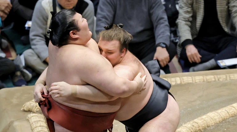 Аонішікі здолав 195-кілограмового японця, Шіші знову в групі лідерів: результати українців на Hatsu Basho