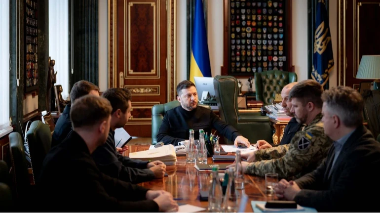 Zelenskyy meets Ukrainian delegation after UAE talks