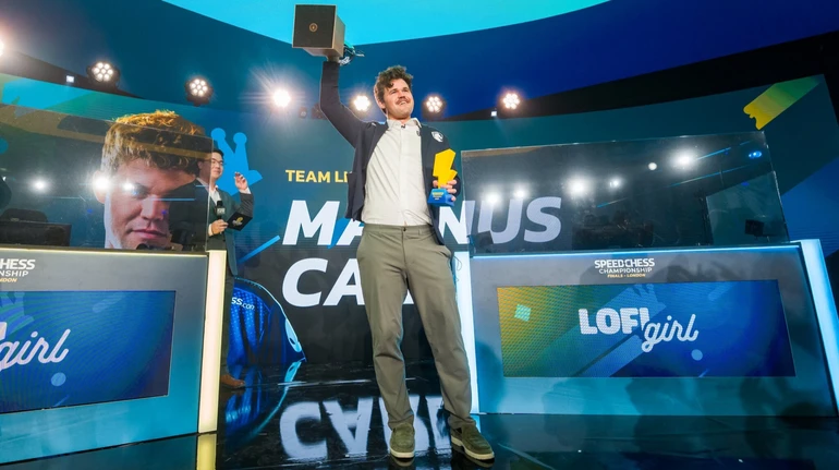 Карлсен в третий раз подряд выиграл Speed Chess Championship и получил Кубок Народицкого