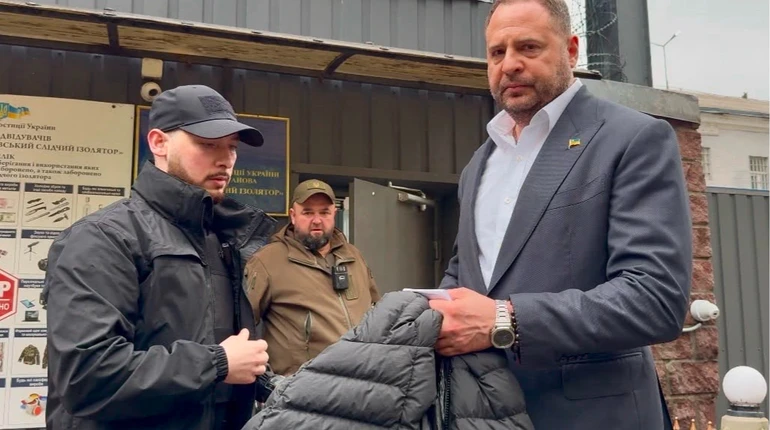 ЗМІ: Тілоохоронці, що забирали Єрмака із СІЗО, раніше охороняли Зеленського