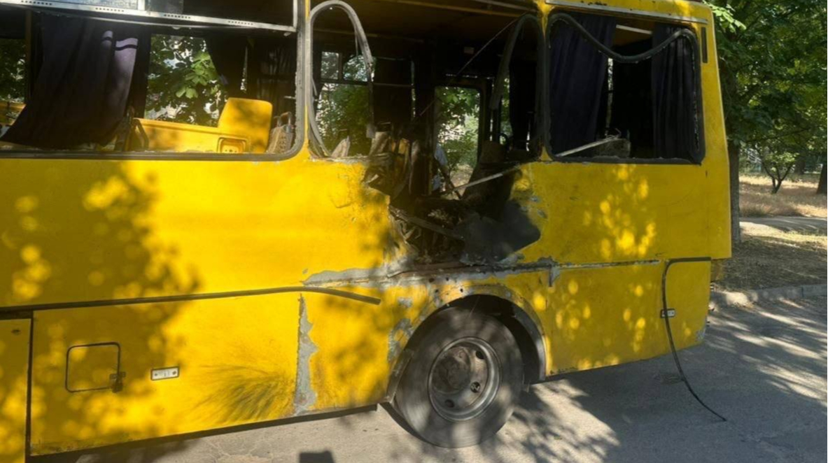 Дрон РФ вранці актував маршрутку у Херсоні: двоє загиблих, ще п’ятеро поранених