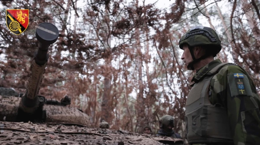Commander-in-Chief of Sweden's Armed Forces visits Ukrainian brigade on front line – video