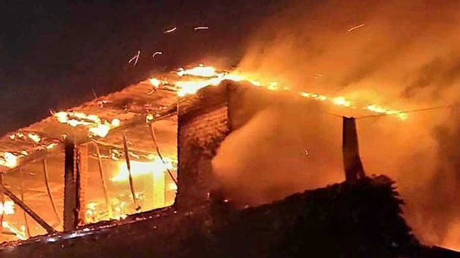 Росіяни били по Нікопольщині: поранили 2 людей, пошкодили підприємство 