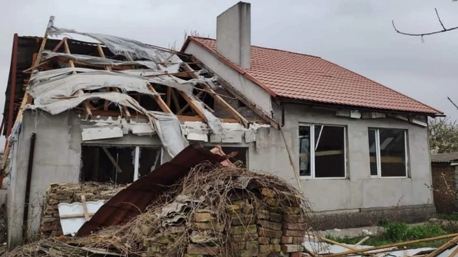 Russian forces attack Nikopol and nearby locations, injuring civilian