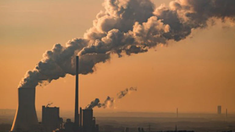 Восстановить и модернизировать уничтоженные заводы: какой будет зеленая промышленная революция в Украине