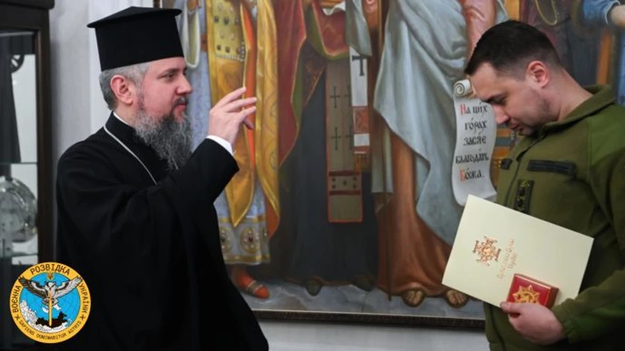 Metropolitan of Kyiv confers Order of the OCU on head of Defence Intelligence