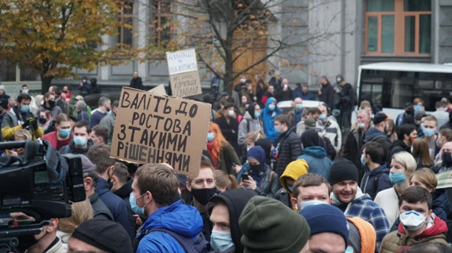 Уже более 70% украинцев считают, что страна движется не туда