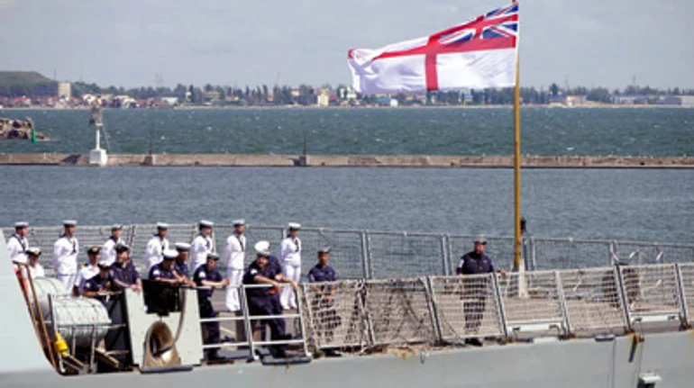 Росія йде на загострення: які наслідки матиме конфлікт із британським есмінцем