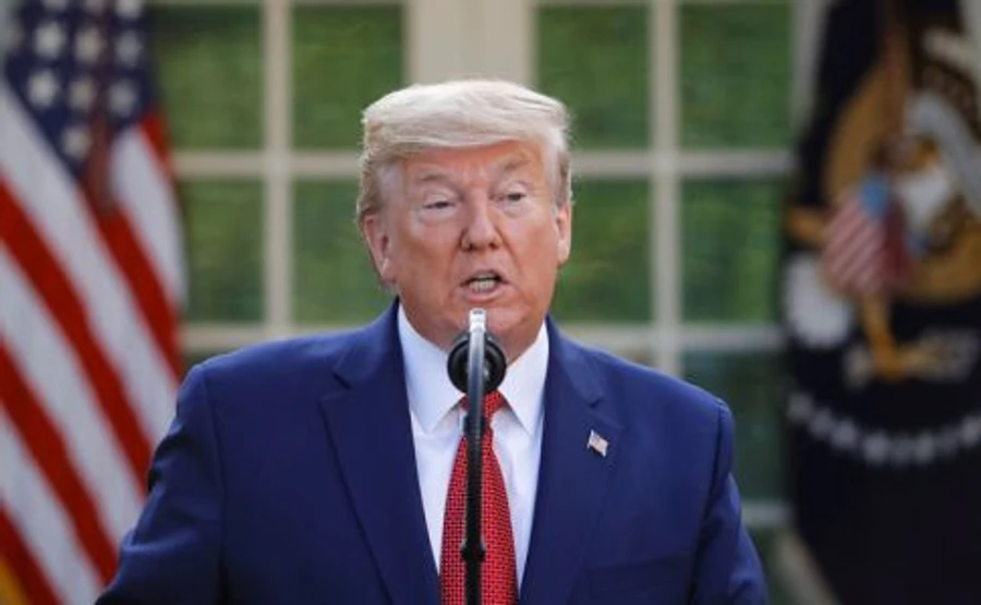 Трамп збирається призупинити імміграцію в США