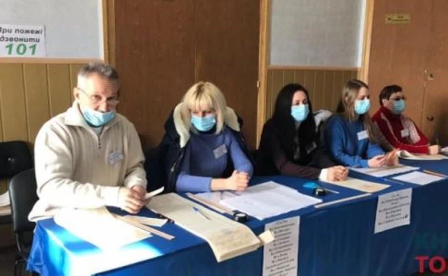 Выборы на Харьковщине: были жалобы из-за агитации и карантина