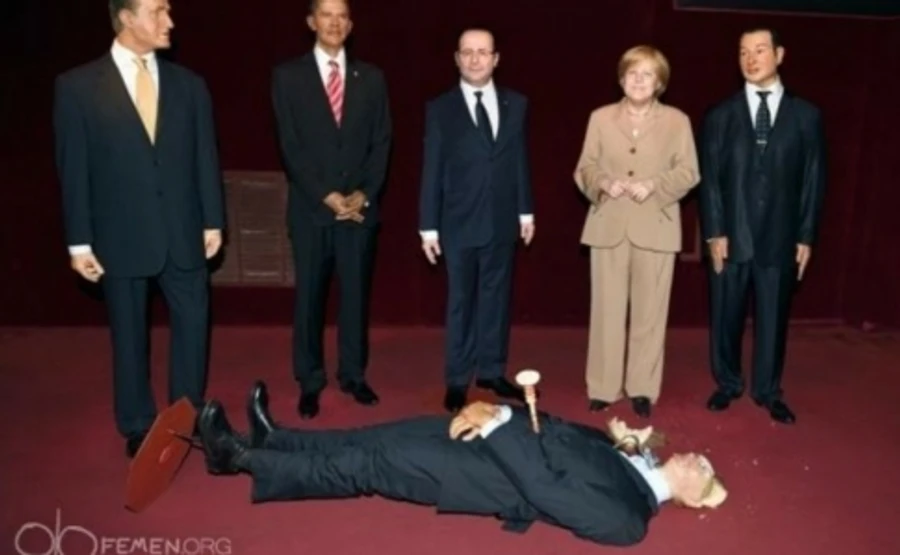 У Франції виправдали активістку Femen, яка встромила кілок у воскового Путіна