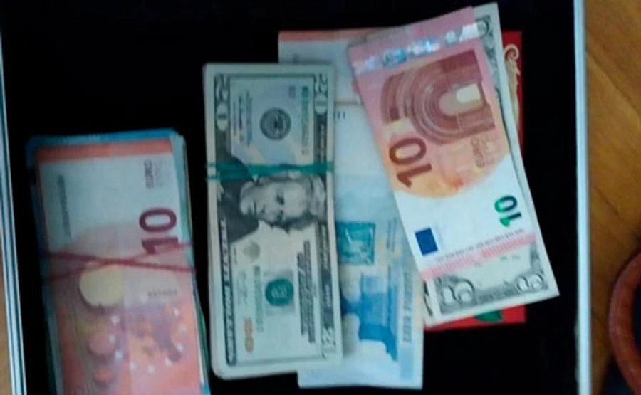 Группу фальшивомонетчиков накрыли в Черновцах: организатору 19 лет