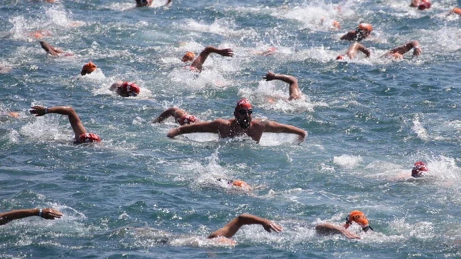 Ukrainian veterans, including two amputees, swim across Bosphorus