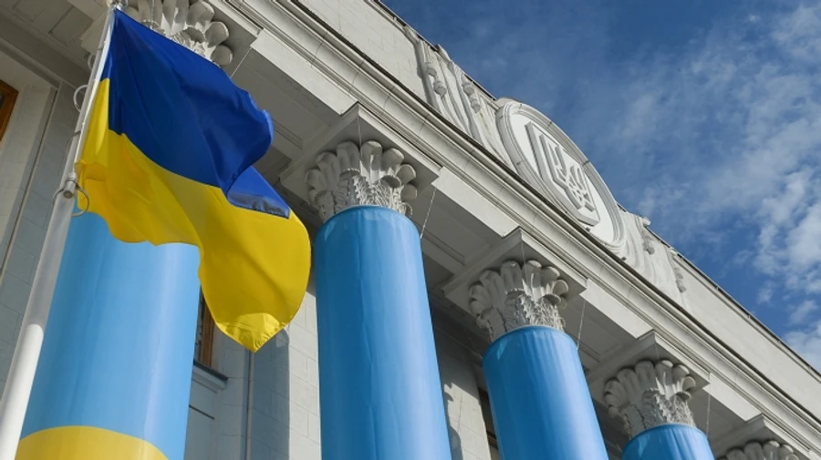 Среди украинцев за год выросло недоверие к Кабмину и Раде – опрос