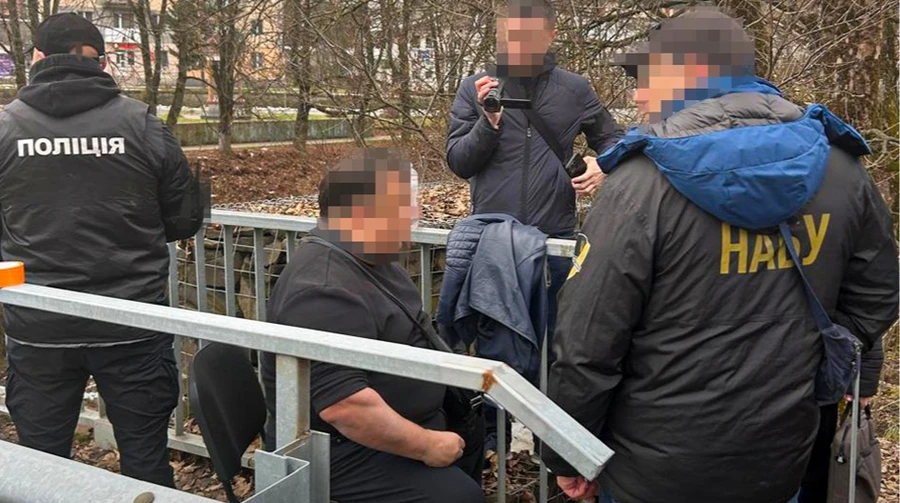 На Закарпатті затримали суддю, який вимагав конфетки за своє рішення