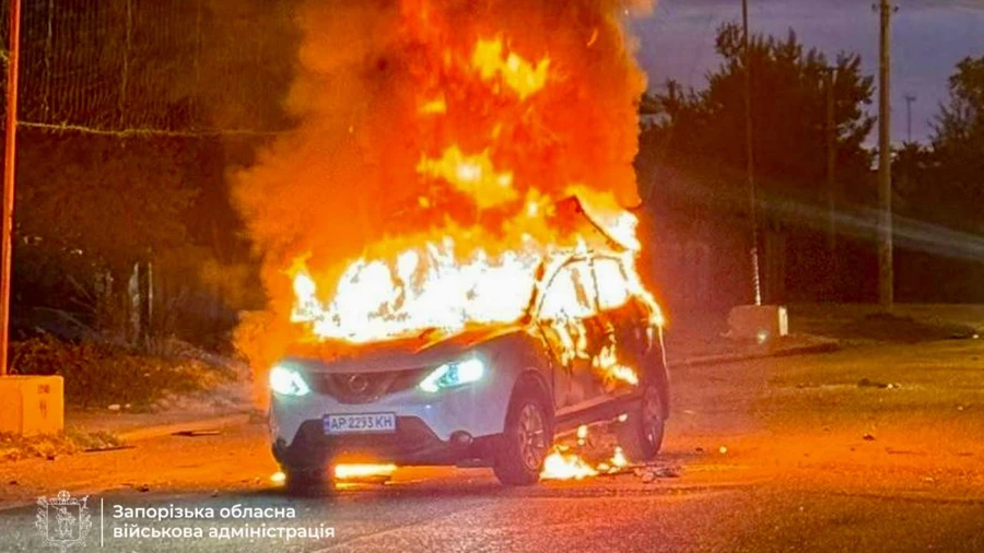 Россияне атаковали Запорожье: погиб водитель автомобиля, пострадали 5 взрослых и 2 ребенка